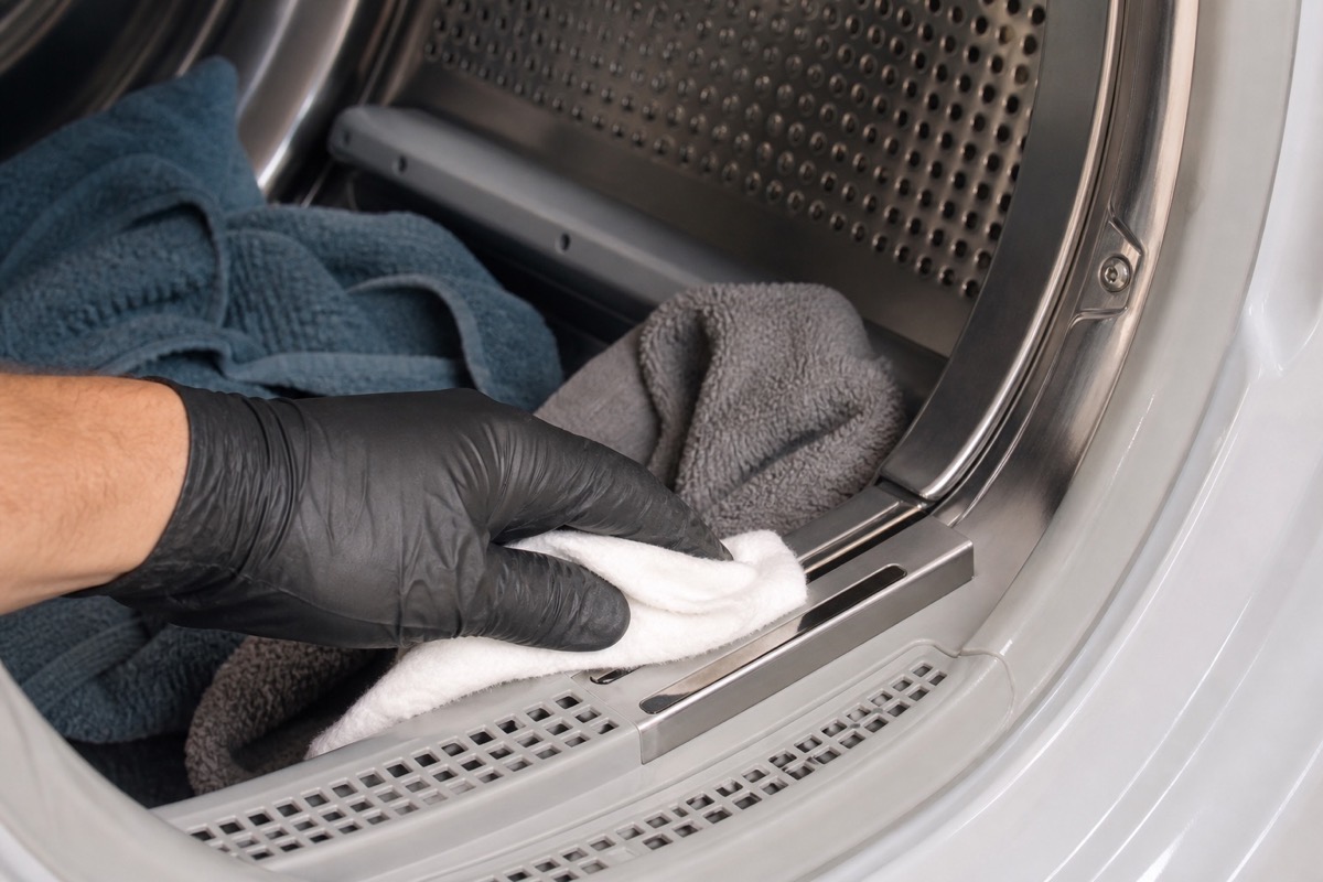 Dryer moisture sensor bars being cleaned during automatic cycle diagnosis