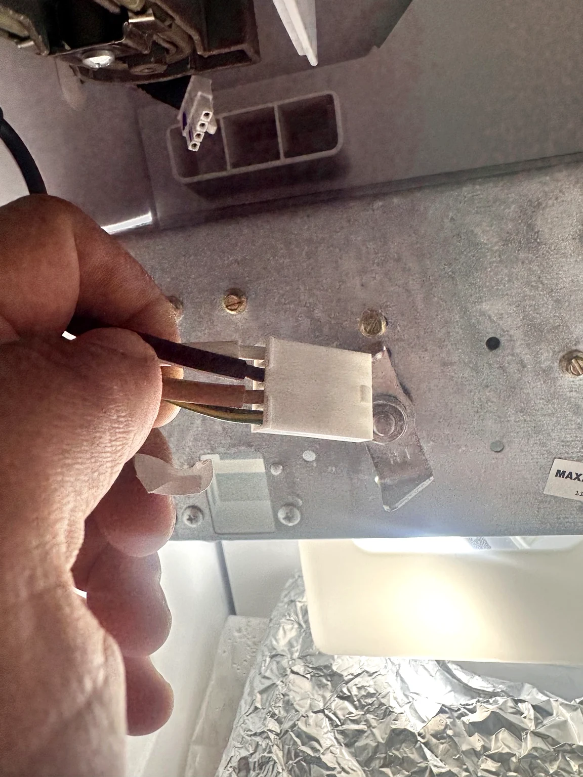 Ice maker wiring connector