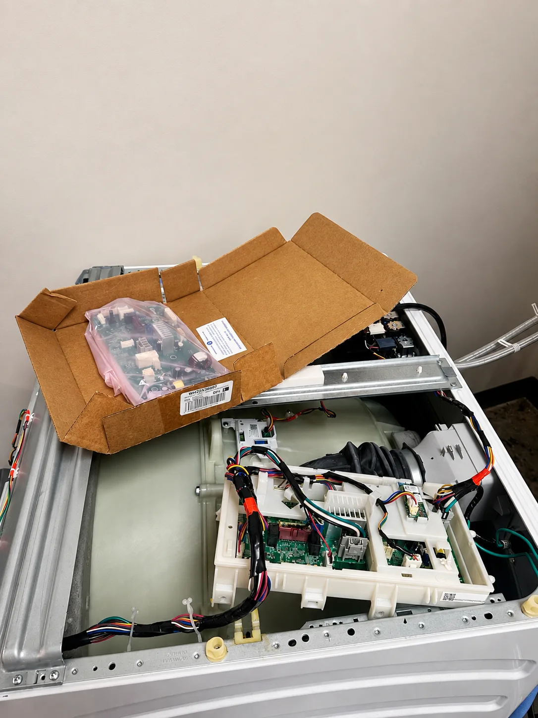 GE WH22X38697 main control board used in a commercial washer repair
